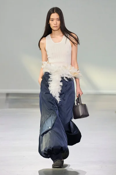 Look 19